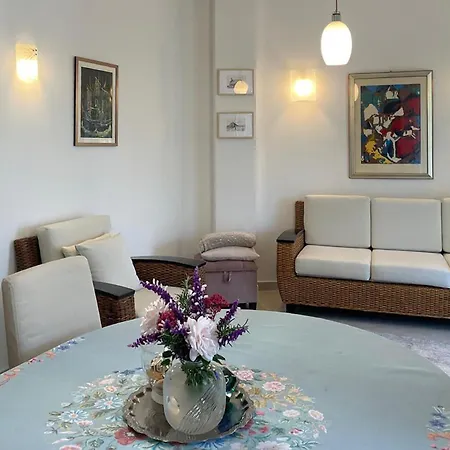 Apartamento Stunning In With Wifi Gdinj